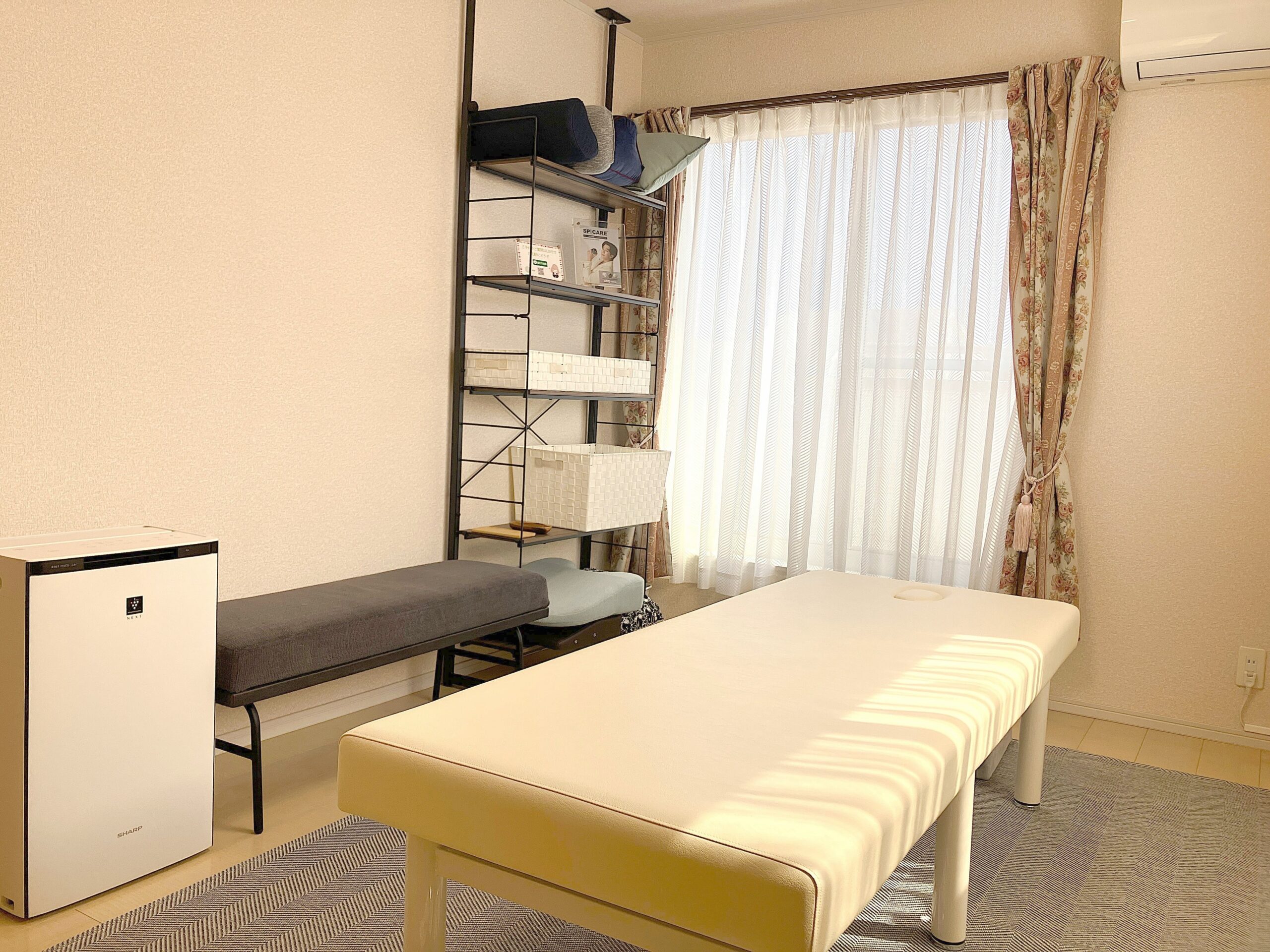 小田原市｜女性が安心して通える清潔で落ち着いた雰囲気の整体院施術室写真｜女性専門 頭痛整体 Heart＋小田原院